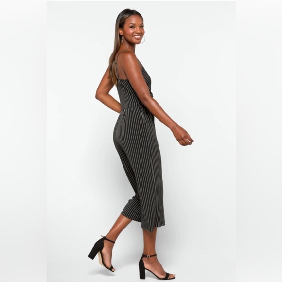 Kaileigh 3X Black Striped Sleeveless Wide Leg Crop Jumpsuit with Pockets… - Picture 3 of 10